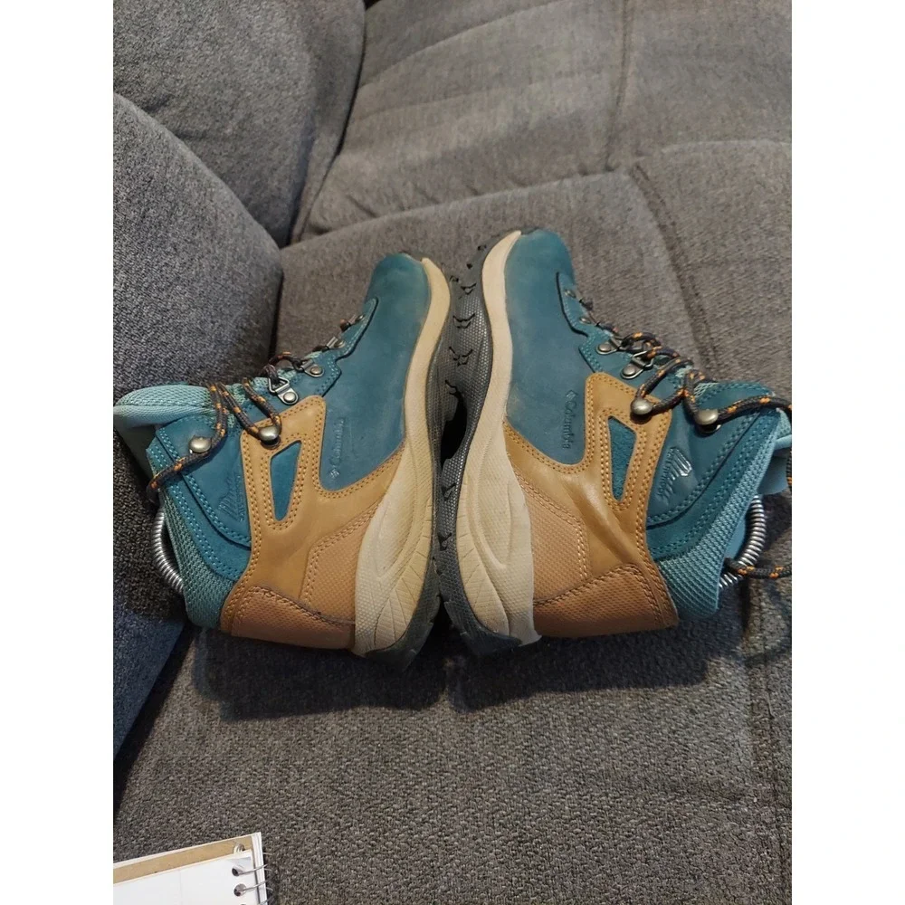 Columbia Womens Newton Ridge Plus Waterproof Hiking Boot Sz 8 Deep  Dusty Green